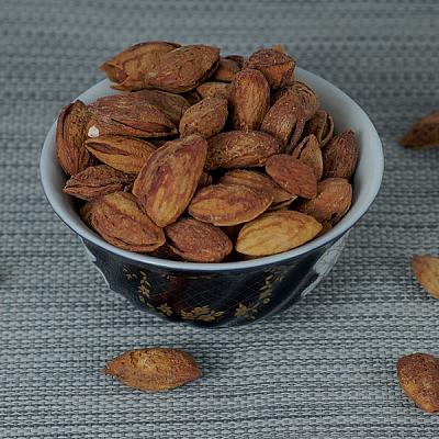  Миндаль неочищенный жареный карамель на развес 250 г в интернет-магазине свежих фермерских продуктов Apeti.ru