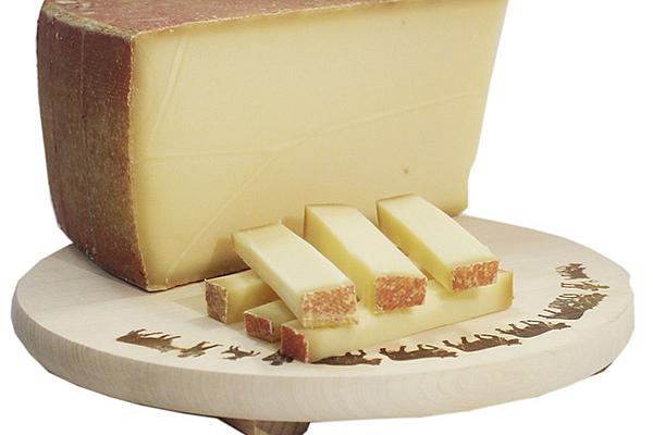  Сыр Горный деревенский 49% 200 г в интернет-магазине продуктов с Преображенского рынка Apeti.ru