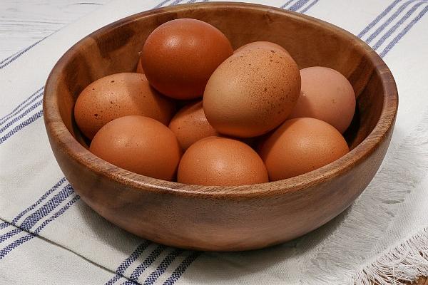  Яйцо куриное домашнее с двумя желтками 15 шт в интернет-магазине продуктов с Преображенского рынка Apeti.ru