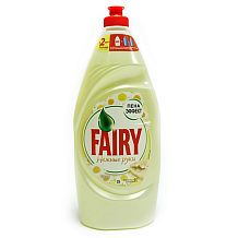 Средство для мытья посуды Fairy нежные руки ромашка и витамин Е 900 мл
