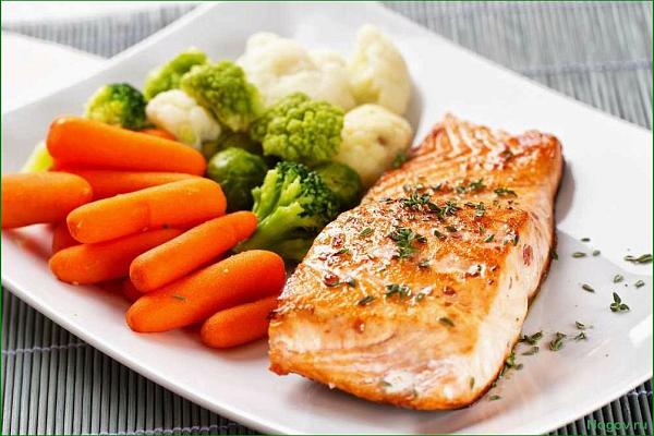  Семга с овощами (готовая еда) 380 гр в интернет-магазине продуктов с Преображенского рынка Apeti.ru