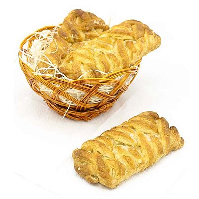 Традиционная датская плетенка с сыром и лимоном