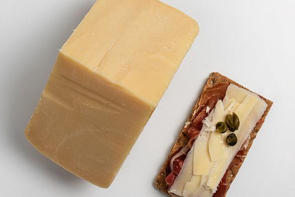  Сыр Грана Марго 40% Швейцария в интернет-магазине продуктов с Преображенского рынка Apeti.ru